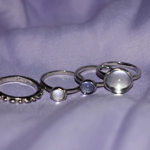 Silverringar - Silverringar. 15-20kr beroende på vilken ring. Skicka gärna ett meddeland eom du har några frågor!