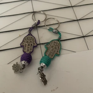 nyckelring - nyckelring dom är aldrig använda  båda för 80 kr