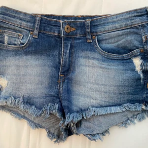 Jeans short - Jättefint och sexig jeans short. Passar storleks och XS