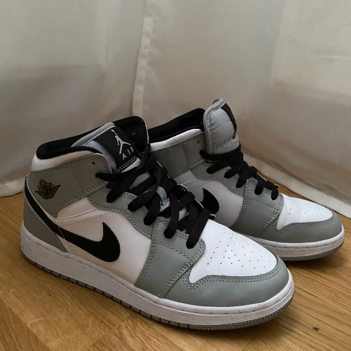 Jordan 1 mid shadow  - 90