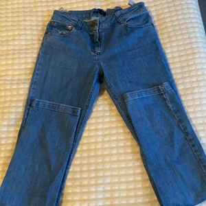 Low waisted Jeans - Ett par jätte snygga low waisted jeans från Marc jacobs. Gamla men ser ut som nya. Väldigt bra skick!