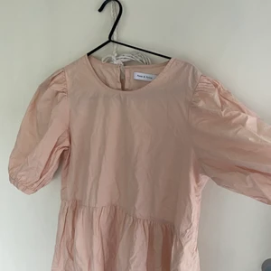 Sommarklänning  - Söt sommarklänning från Nelly!💕köparen står för frakten