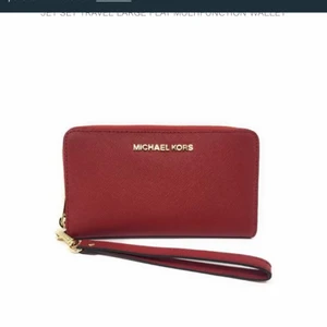 Säljer en äkta Michael Kors plånbok, helt oanvänd! - Orginalpris: 2.140kr säljer för 1.500kr