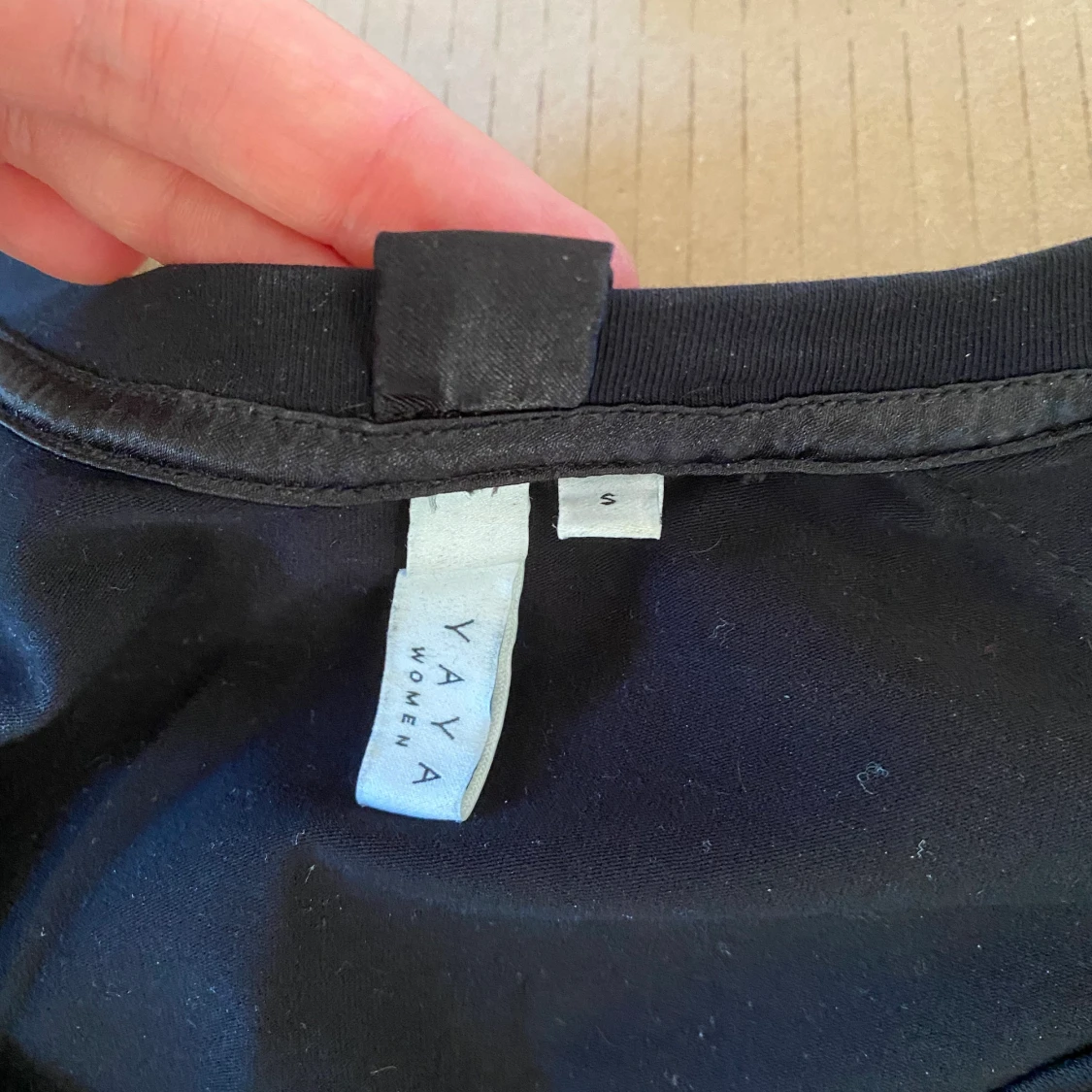 Svart v-ringad t-shirt  - 91