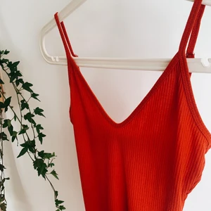 BODY - Jätte söt body som inte passar mig i storleken längre!