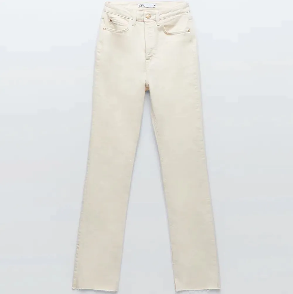 Helt nya jeans från zara, aldrig använda. Säljes pga att det blev ett felköp! Kan frakta🌸🌸 Lånade bilder!. Jeans & Byxor.