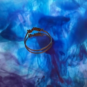 Silverring - Silverring ej äkta! Gjord på ståltråd. Egen design. Passar dig som har lite större fingrar.