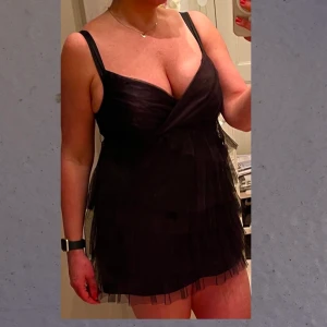 Kort klänning - Kort svart klänning 