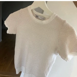 Topp zara - Topp från Zara, lånad bild! Storlek M men passar mindre. Skriv för fler bilder