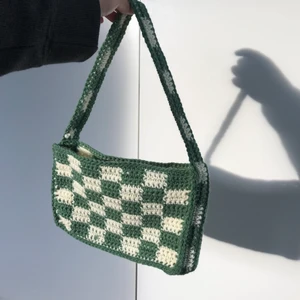 Virkad väska  - En egenvirkad väska i återvunnet garn. Helt panvänf och perfekt för det vardagliga som ska få plats i väskan💓💓                                                                  Mer finns på instagram: @lucu.studio