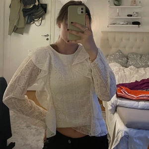 Blus  - Säljer denna blus som är jättesöt men använder inte längre, söt till sommaren nu! Skriv vid frågor ❤️