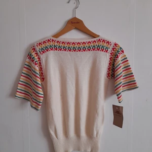 T-shirt - Superfin t-shirt i retro stil. 