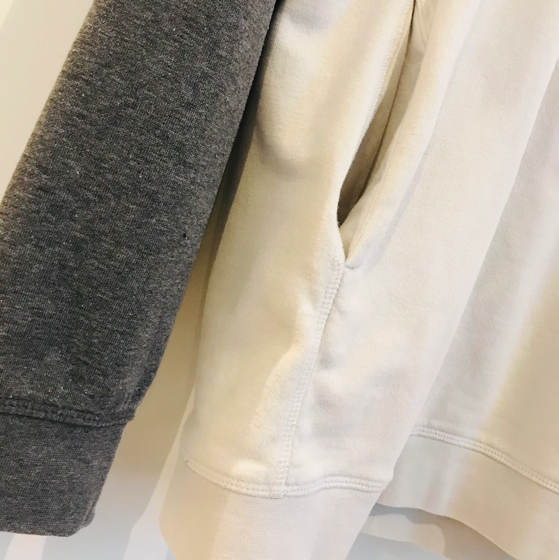 Hoodie med dragkedja och fickor  - 90