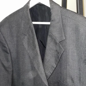 Oversized kavaj - En såååå snygg och cool grå kavaj. Använd sparsamt - perfekt skick! 