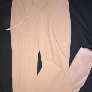 Leggings med band - Nyskick oanvända högmidjade leggings 