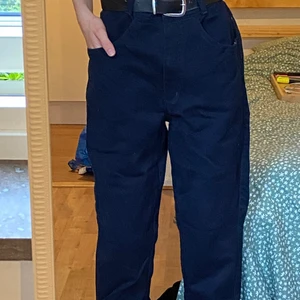 Jeans  - Köpt från secondhand. Har faktiskt ingen aning om vilken storlek. Men passar S-M