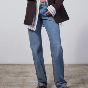 Zara jeans  - Säljer dessa slutsålda jeans från zara i storlek 36💙💙