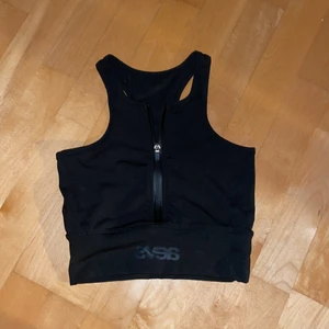 Svea träningstopp - OBS! Inga pads i! Aldrig använt, riktigt bra skick med andra ord ⚡️