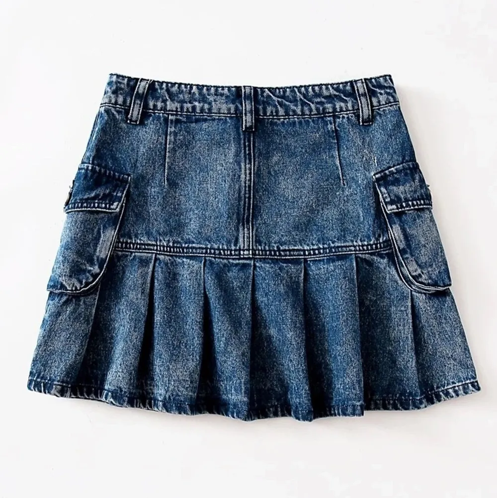 Jeans kjol köpt från SHEIN. Använd ett par gånger men är i bra skick . Kjolar.