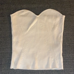 Topp - Fin topp ifrån Gina i storlek S, använd 1 gång!!