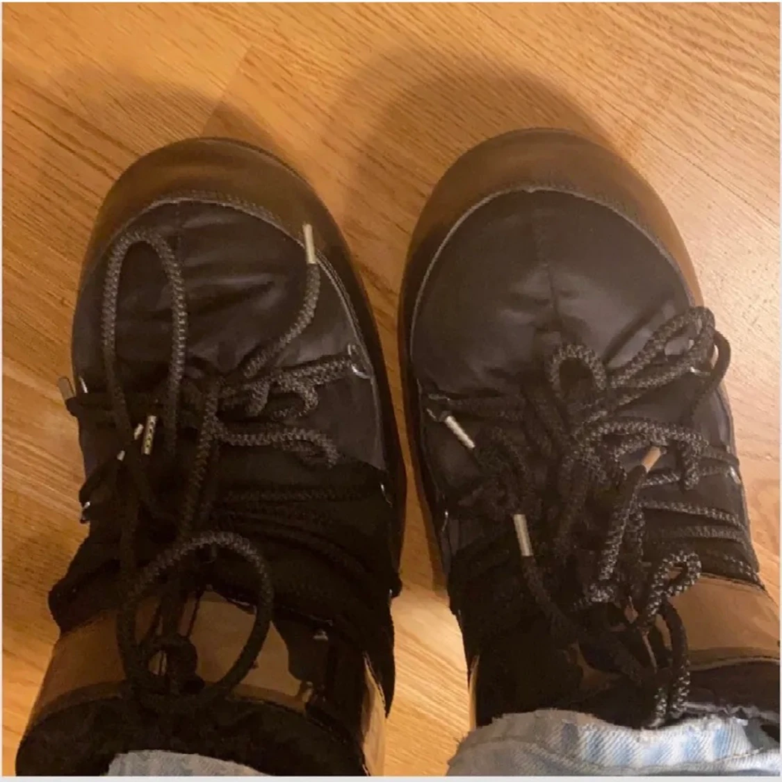 Glansiga svarta moon boots  - 90