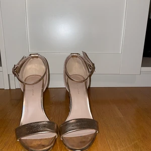 Klacksko i rosé  - Enkel klack, simpla att gå i! 