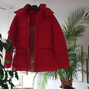 Unisex dunjacka - I mycket bra skick och passar till båda kön.Den är anvandade cirka 3 gånger och passar xxs_ m 