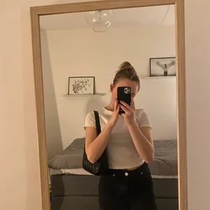 Vit T-shirt  - Jättefin tight vit T-shirt. Passar till allt🥰🥰