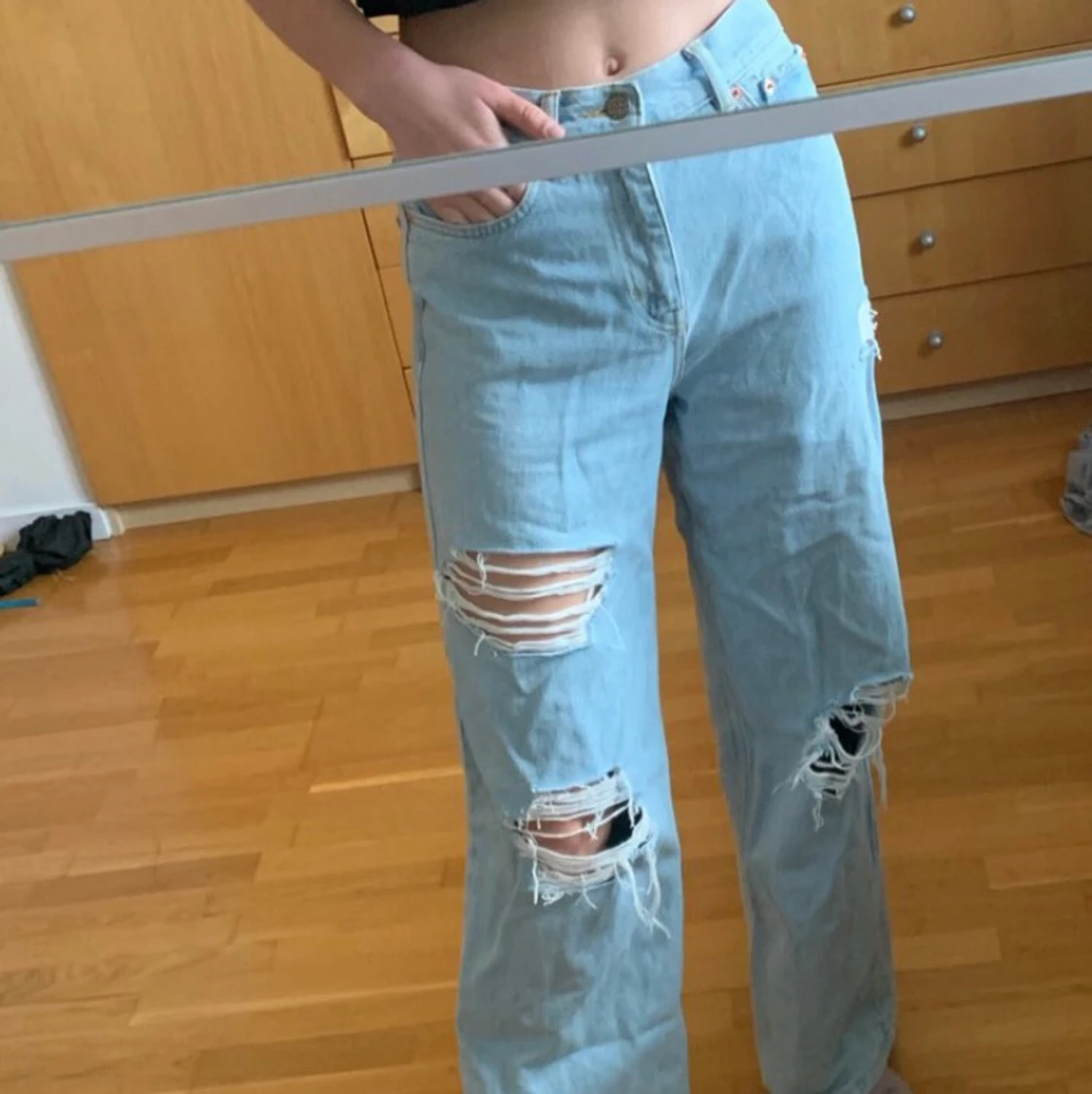Junkyard jeans med slitningar