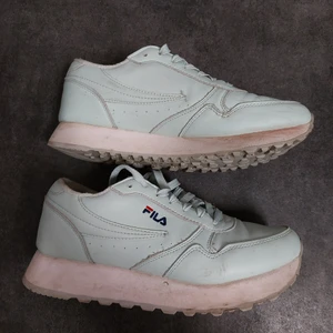 Fila skor - Mintgröna fila skor i nyskick, använda två gånger.