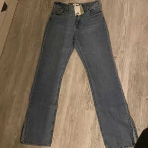 Helt nya jeans från hm - Köpta i höst men aldrig använda därför sitter lapparna kvar