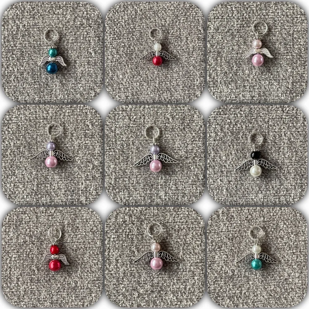 Min samlar in pengar till Cancerfonden ❤️ Hon tillverkar skyddsänglar / lyckoänglar och säljer dessa för 25kr/st. 10kr av dessa går till Cancerfonden. Hittills har hon samlat ihopa 510kr ❤️ Porto tillkommer med 13kr. Dessa passar perfekt till nyckelknippan, barnets ryggsäck, dragkedjan på jackan mm ❤️. Asusteet.