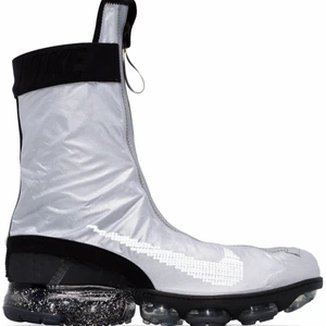 Nike Air Vapormax fk Gator Ispa - Fler bilder vid intresse! Storlek - 40,5. Nyskick, nypris 7000 kr på farfetch