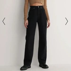 Svarta jeans - Supersnygga men har tyvärr blivit för stora för mig! Nypris 499 💞