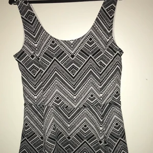 Klänning hm storlek 44 - Klänning från HM knappt använd, bra skick 