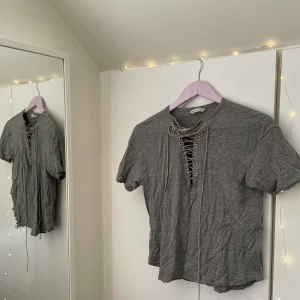 Cropp - Grå edgy tröja från cropp, aldrig använd. 