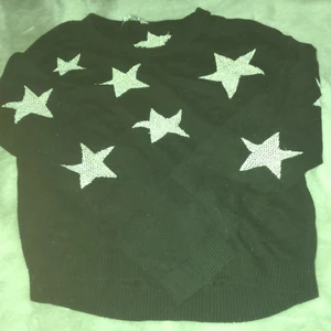Fin stjärn tröja  - Väldigt bra skick inte använd men är tyvär för liten på mig (sl 158/164)