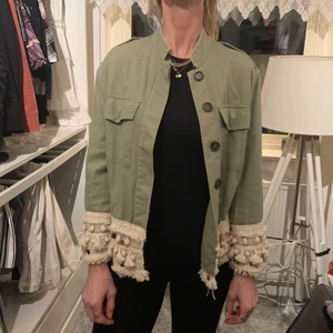 Zara jacka - Storlek S, köpt på shpock för ca. 2 år sen. Möts endast i Farsta annars spårbar leverans.