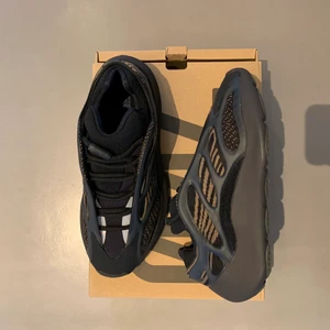Yeezy 700 - Size 40/US 7, helt oanvända