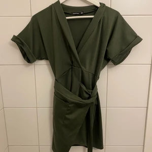 Boohoo klänning strl 40/42 - Tyckte inte den passade mig