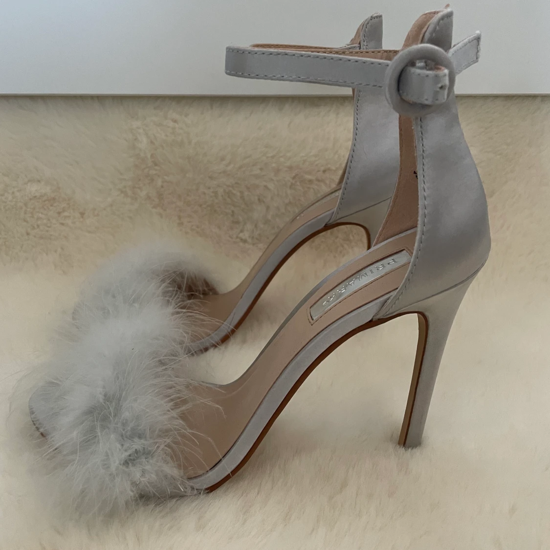 Grå/silvriga klackskor  - 90