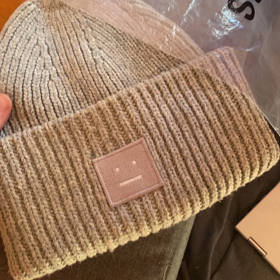 Helt ny acne mössa  - 90