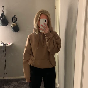 Hoodie - Hoodie från bikbok i storlek S men som även passar M. I fint skick.