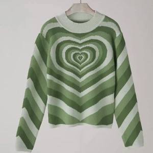 Heart wave sweater - Funderar på att sälja denna tröjan från Cider då jag inte känt att grön vart min färg! Köpt från plick i somras typ och inte använd så mycket. Så bekväm och varm tröja, perfekt till vintern! Köparen betalar för frakten och katt finns i hem 💚 Lortig spegel! 