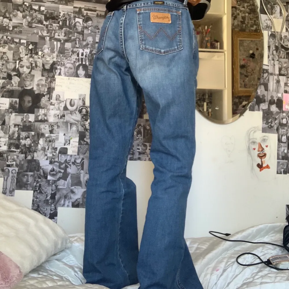 Sköna jeans i bra skick🥰 jag är 160. Jeans & Byxor.