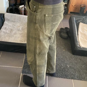 Stone Island gröna Jeans - Size 34 straight. Använda men fortfarande liv i sig.