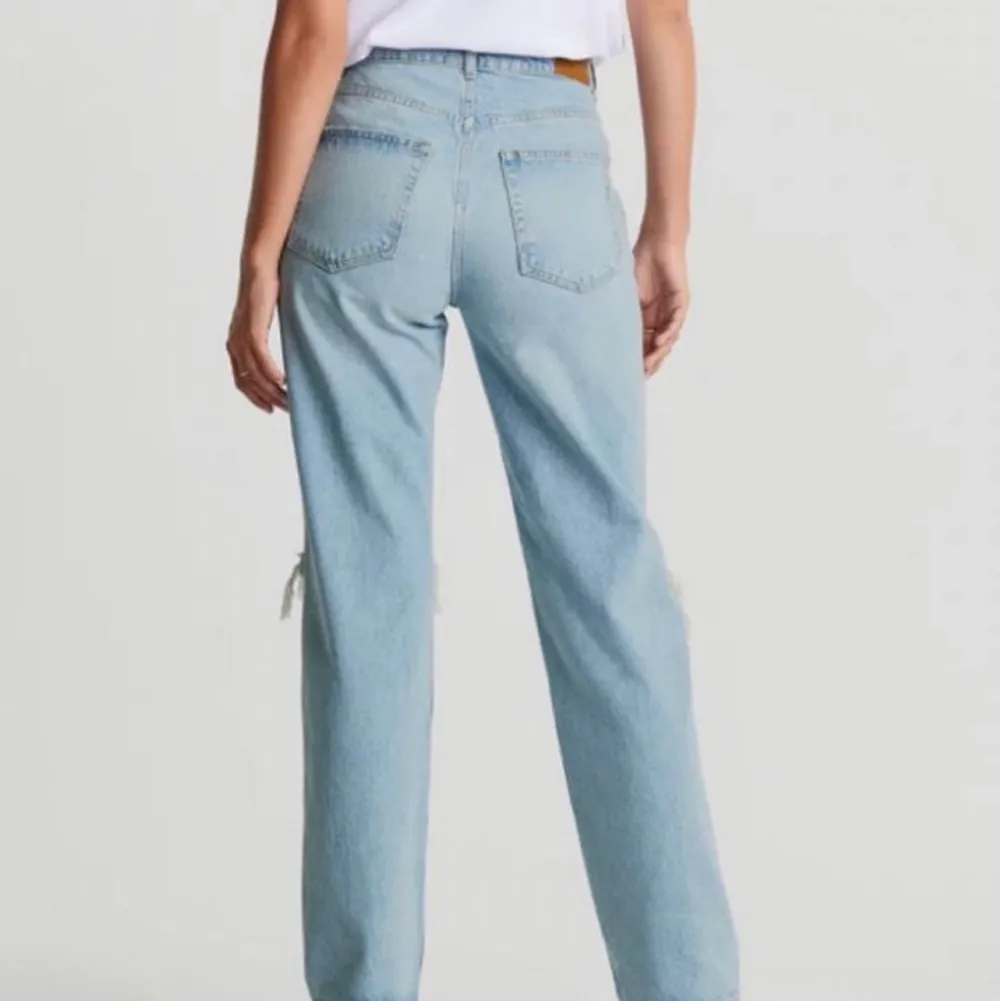 Fina jeans från Gina tricot i storlek 34, använda fåtal gånger precis som nya!💕. Jeans & Byxor.
