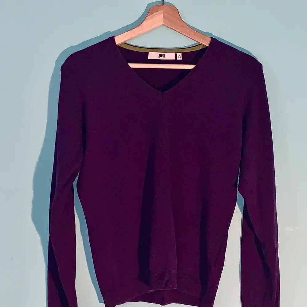 Purple knitted sweater from joy… Lila stickad tröja från joy . Stickat.