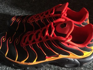 Tn skor st43 - Nike tn air max plus storlek 43. Skick 8/10.  Nypris 1500   Byten kan också vara intressanta om saken lockar mig. Pris går att diskutera 