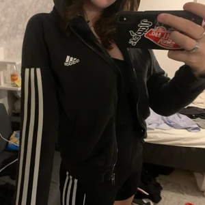 Adidas zip up - Adidas huvtröja i ganska bra skick